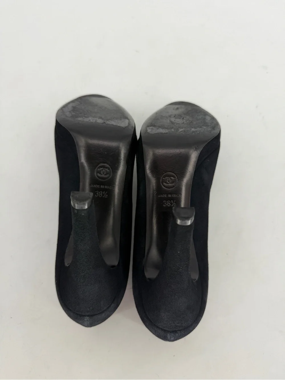 Authentic Chanel Interlocking CC Logo Black Suede Patent Cap Toe Pumps Size 38.5